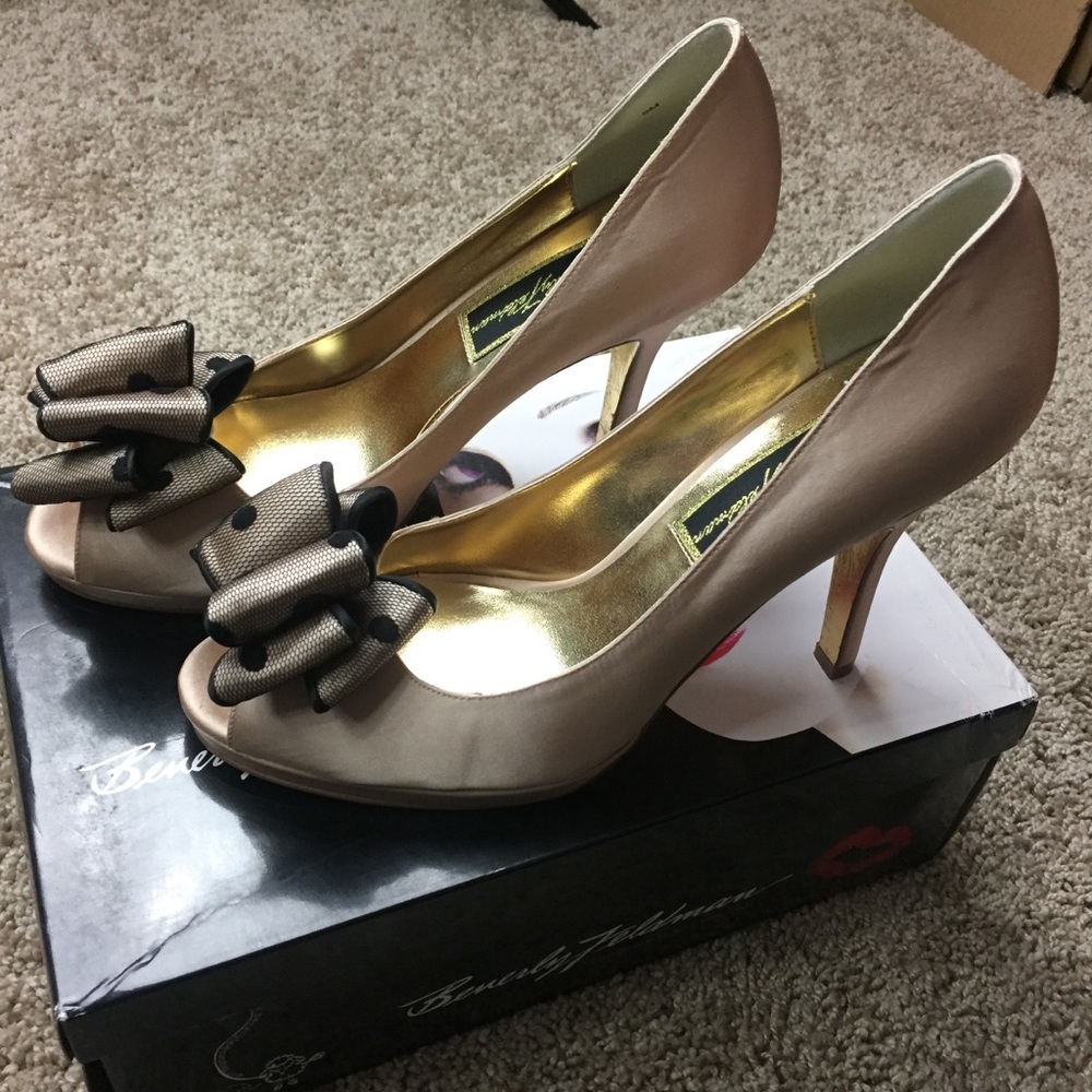 Beverly Feldman Nude Satin Scarlet Pumps Size 9